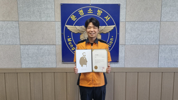 100회 헌혈을 실천한 소방관 관련 이미지