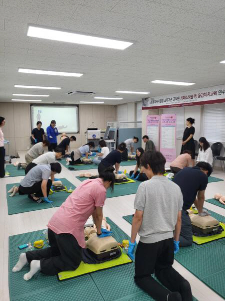 문경교육지원청, 전 직원 대상 심폐소생술 등 응급처치 교육 실시 - 뉴스 썸네일 이미지