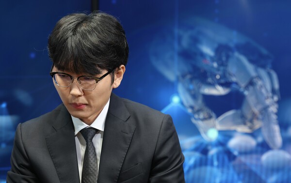 신진서, 세계 최강 AI 카타고 잡았다…2점 접바둑 벽 넘고 첫 공식 승리