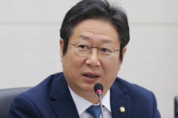 與 황희 "폐버스를 청년주택 공급" 제안에 "너부터 살아봐" 비판 쇄도