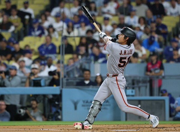 <b>이정후</b>, 시즌 <b>10호포</b>… MLB 진출 3년 만에 첫 두 자릿수 달성