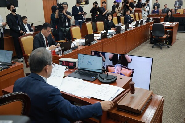 이진숙, 국감서 與 주도로 <b>제척</b>…與 "이해충돌" 野 "다수의 횡포"