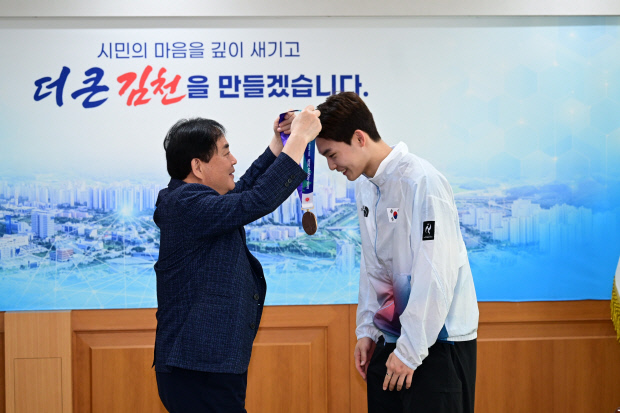 김천시청 유태빈, 아시안게임 배드민턴 남자단식 동메달 쾌거 - 뉴스 썸네일 이미지