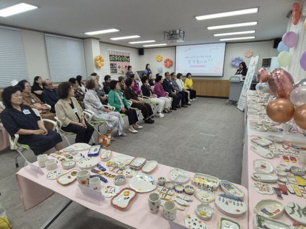 칠곡군 "마음치유, 봄처럼" 치매예방프로그램 수료식 개최 - 뉴스 썸네일 이미지