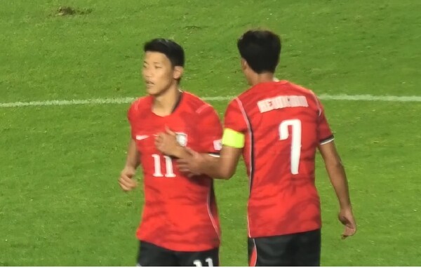 황희찬, 손흥민이 내민 손 무시하고 "쌩~"... '왕따설' 재점화