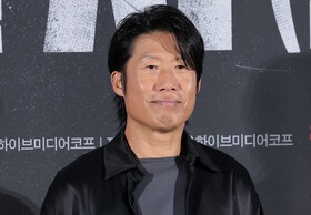 집 앞 집회까지…'암살자(들)' 유해진, 신변 위협에 강경 대응 "모든 조치"
